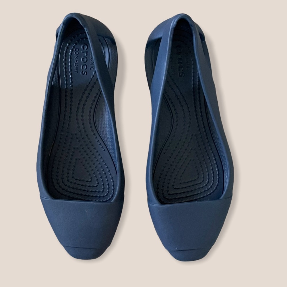 Crocs Women’s Sienna 5 Flat Navy Blue